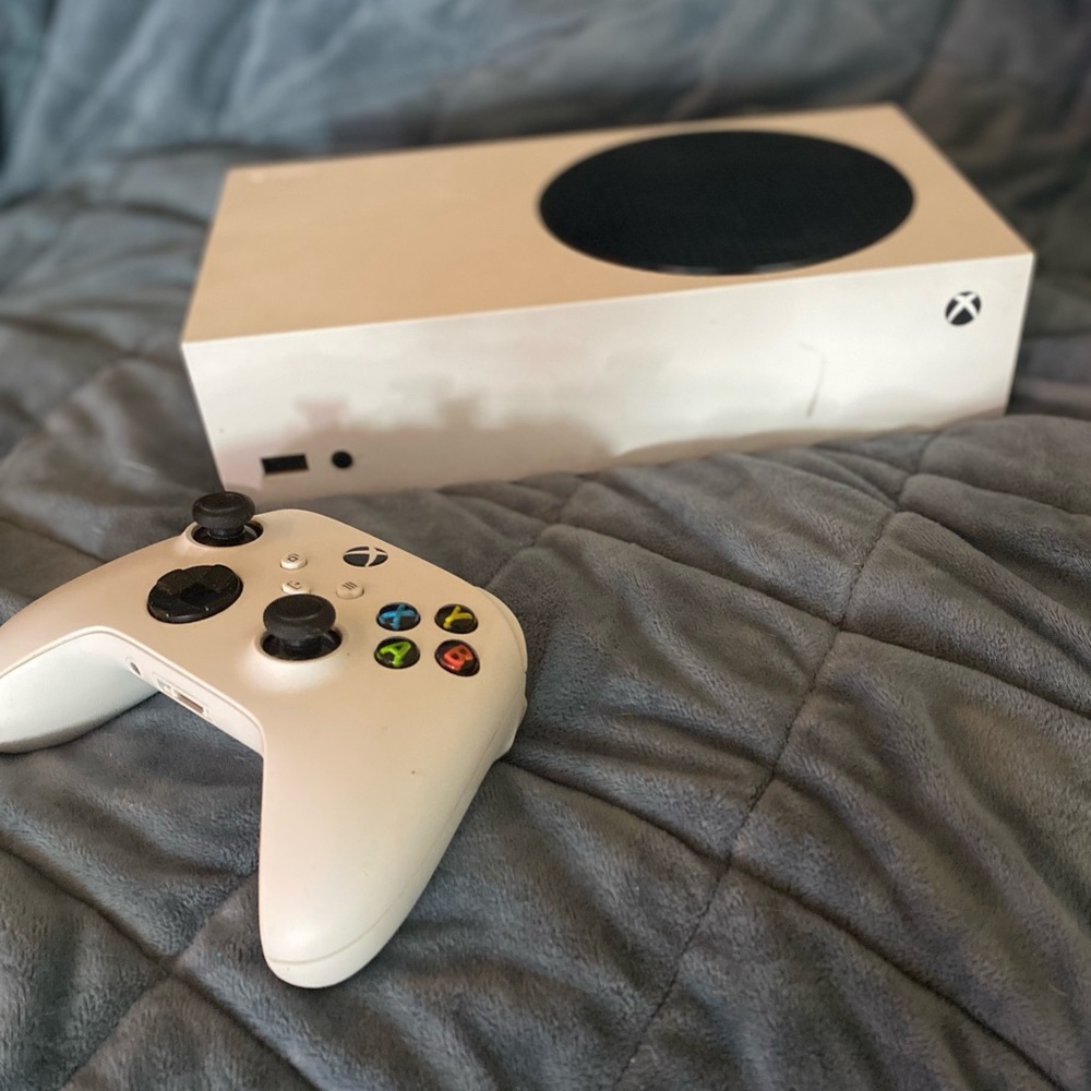 Xbox S console